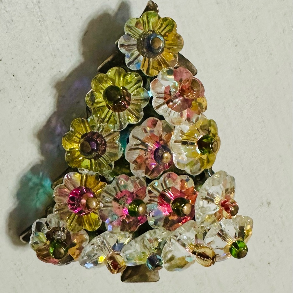 Vintage Unsigned Hobe Aurora Borealis Christmas Tree Pin (Unique)